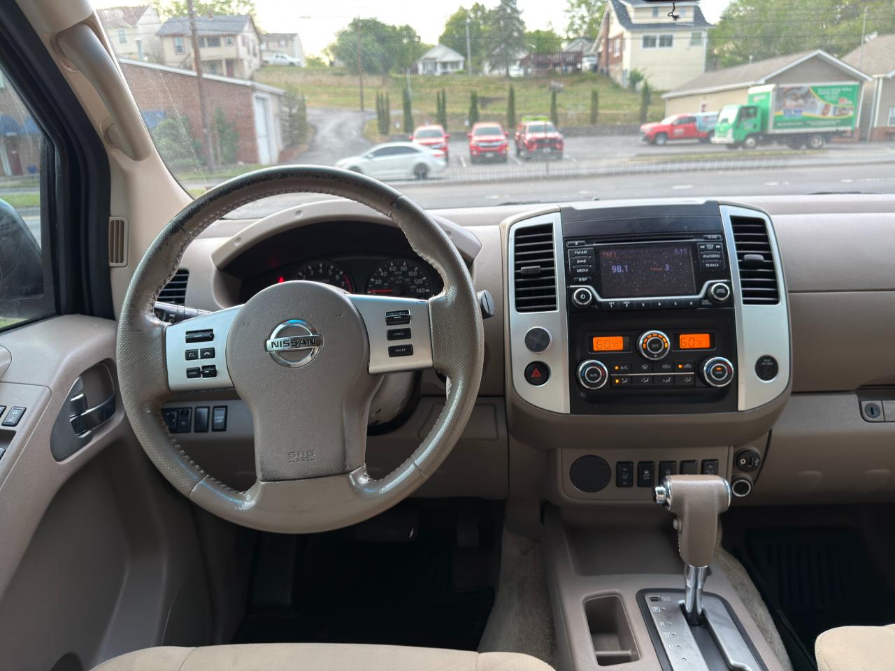 Nissan Frontier Crew Cab 4x2 SV V6 Auto 2017