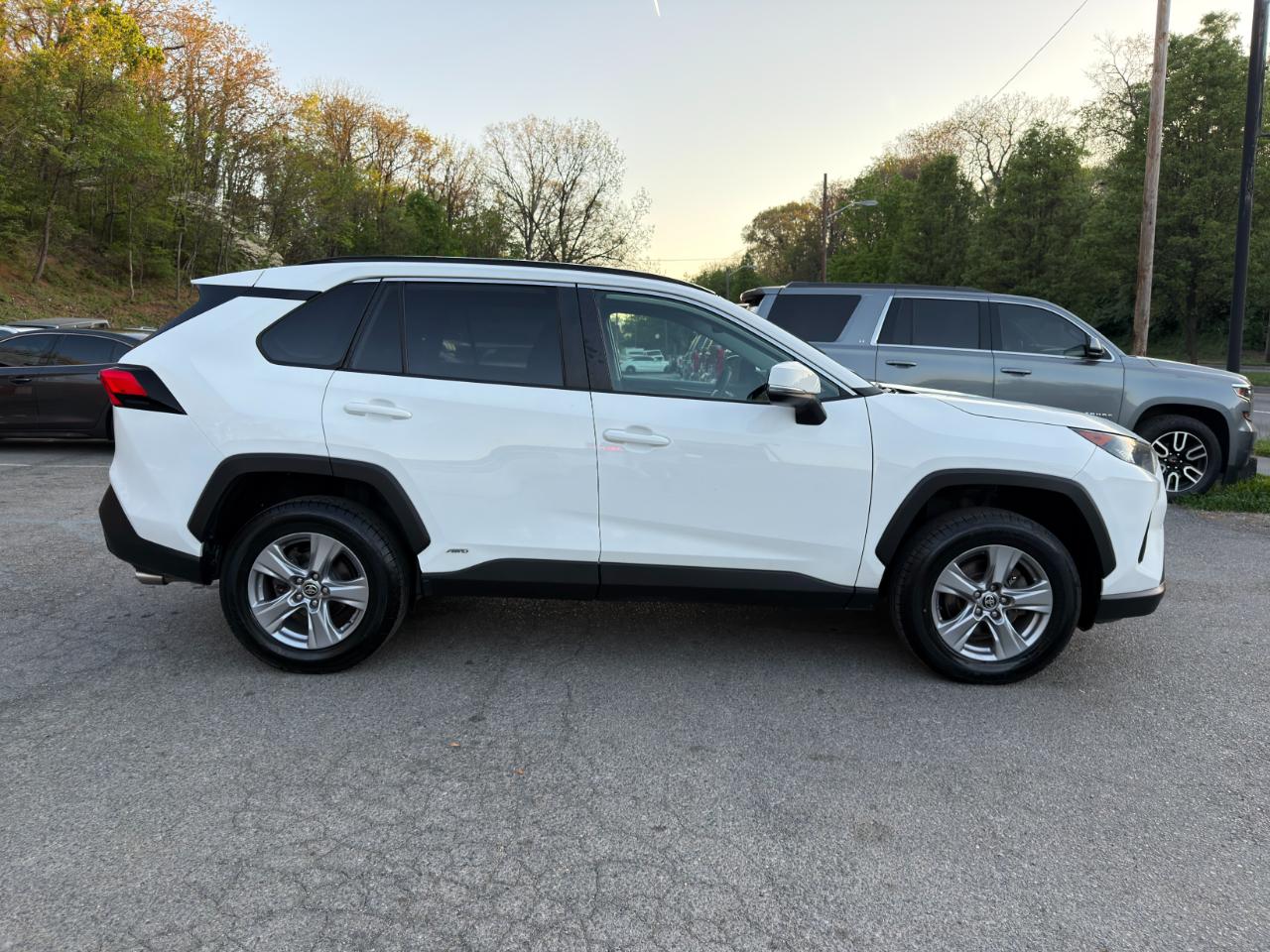 Toyota RAV4 Hybrid LE AWD (Natl) 2022