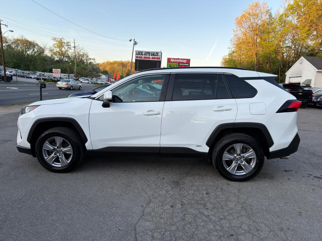 Toyota RAV4 Hybrid LE AWD (Natl) 2022