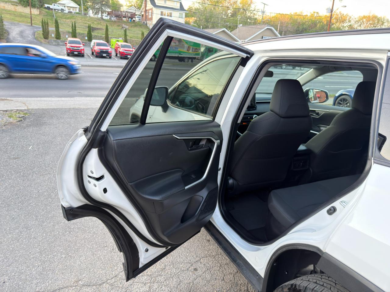 Toyota RAV4 Hybrid LE AWD (Natl) 2022