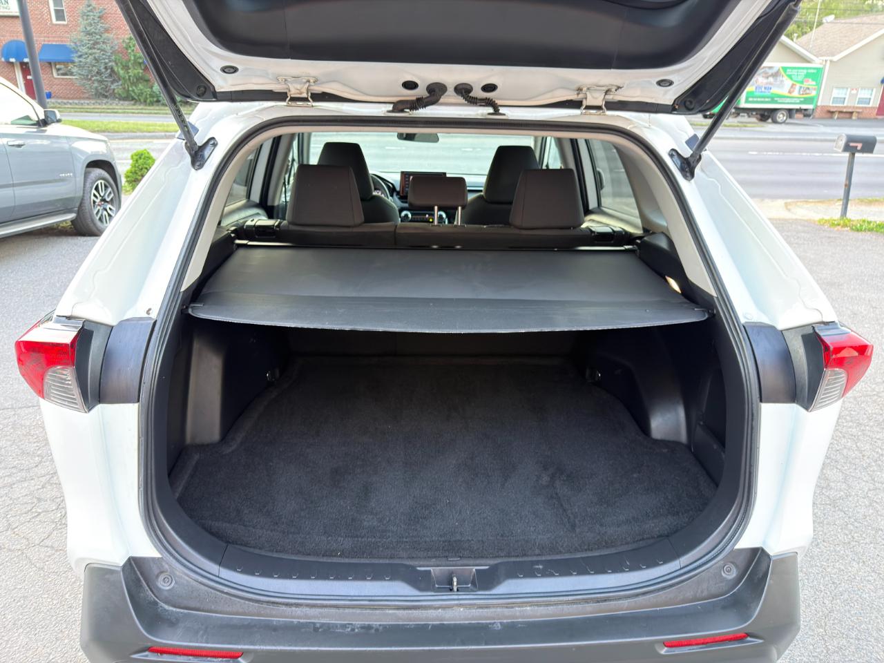 Toyota RAV4 Hybrid LE AWD (Natl) 2022