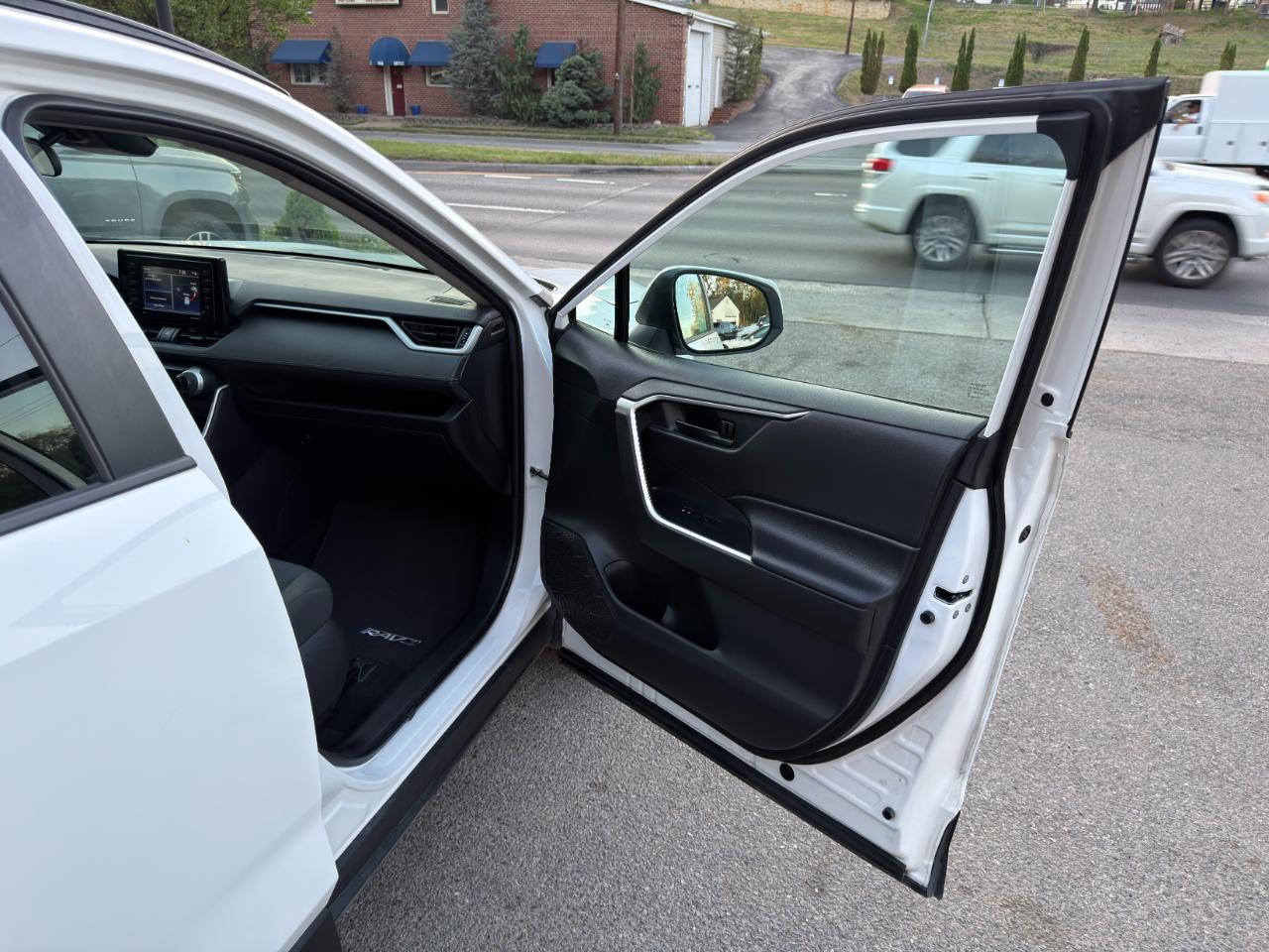 Toyota RAV4 Hybrid LE AWD (Natl) 2022