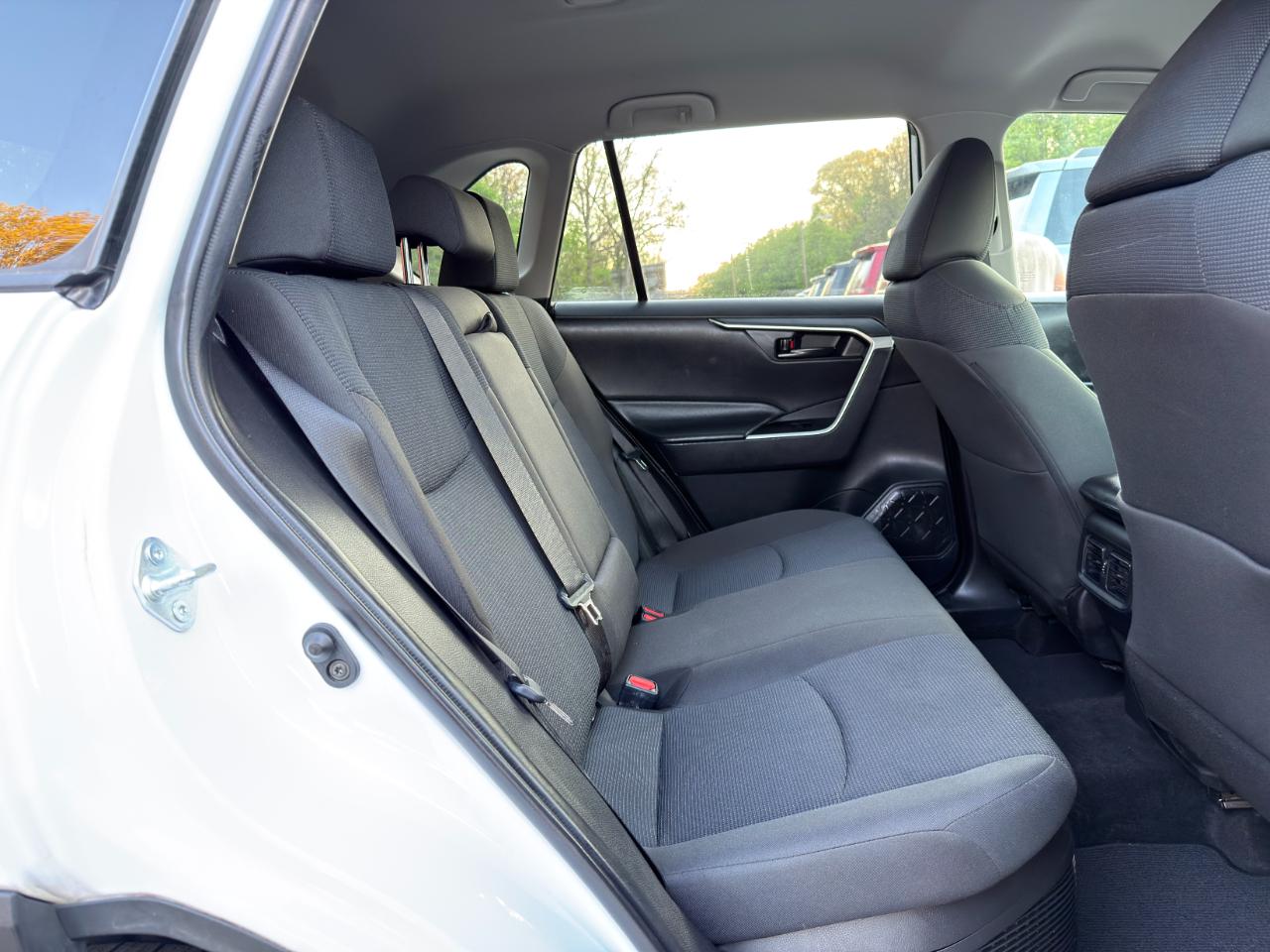 Toyota RAV4 Hybrid LE AWD (Natl) 2022