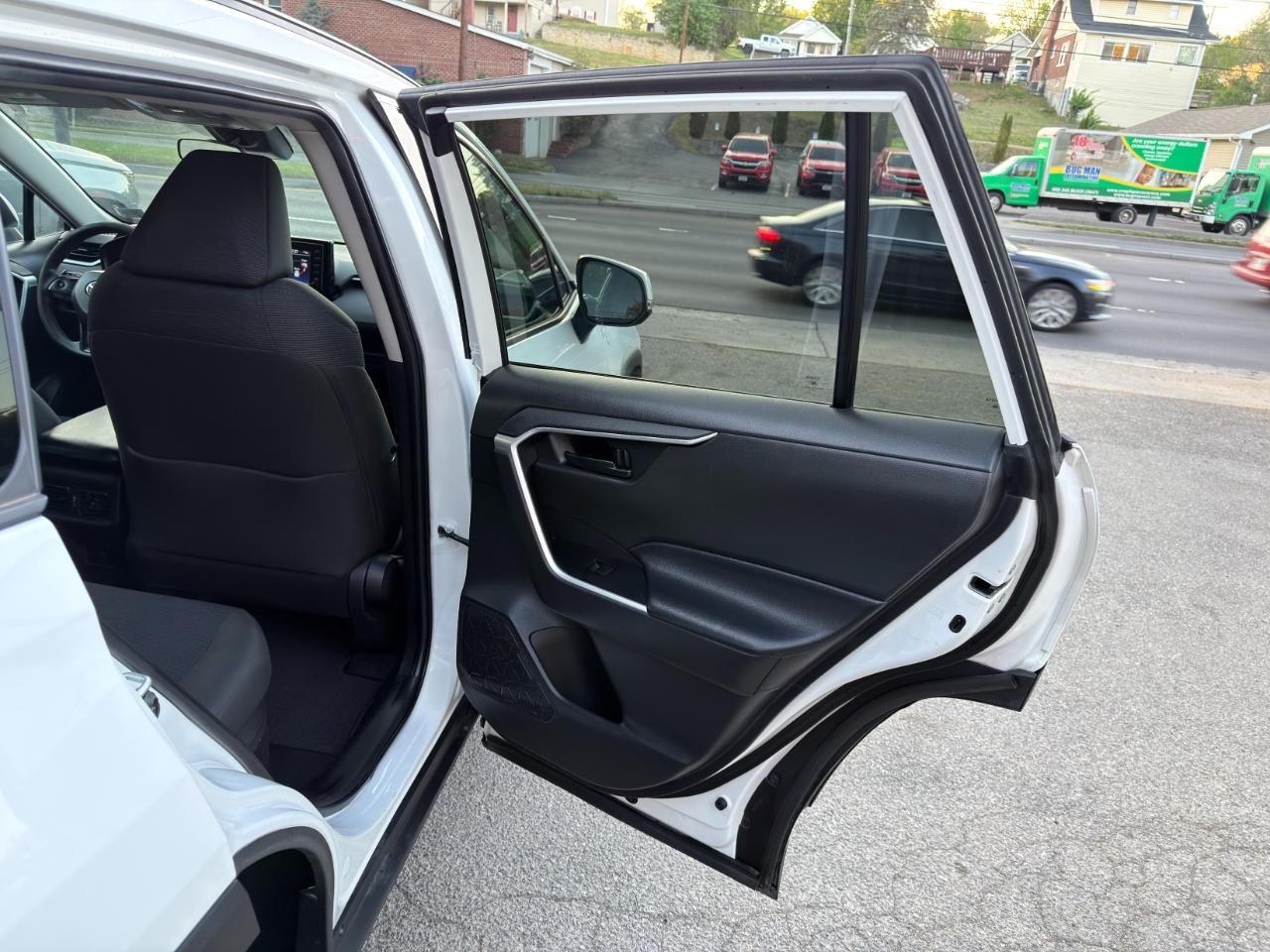 Toyota RAV4 Hybrid LE AWD (Natl) 2022