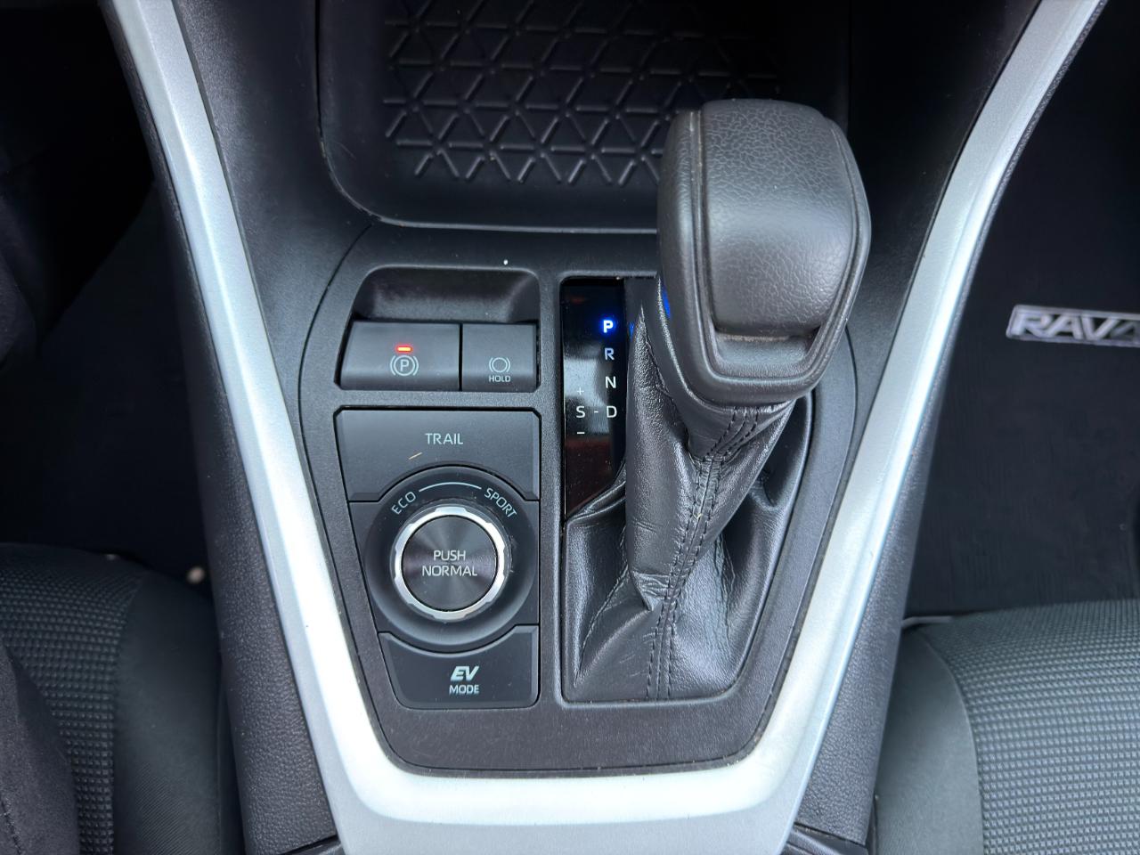 Toyota RAV4 Hybrid LE AWD (Natl) 2022