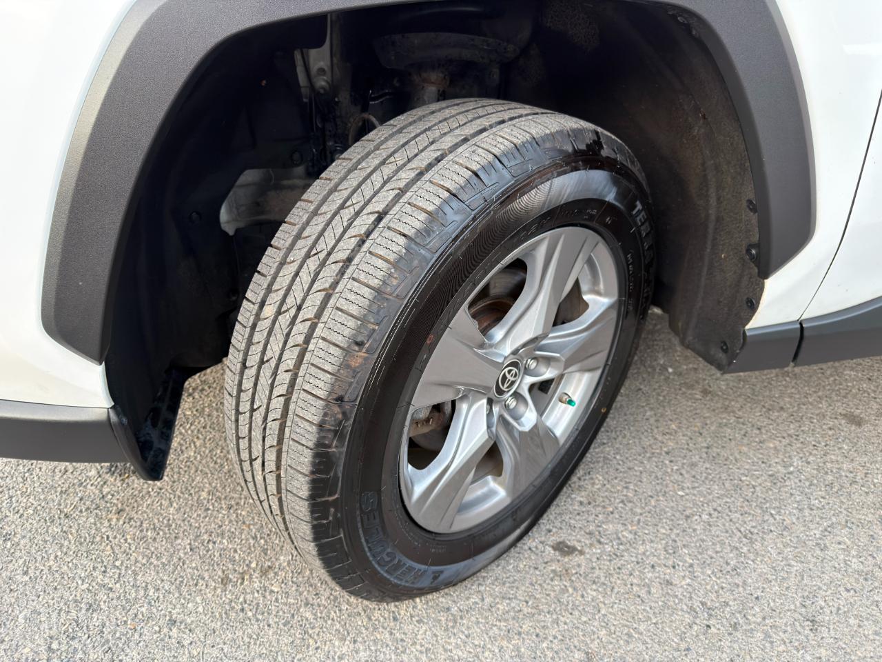 Toyota RAV4 Hybrid LE AWD (Natl) 2022