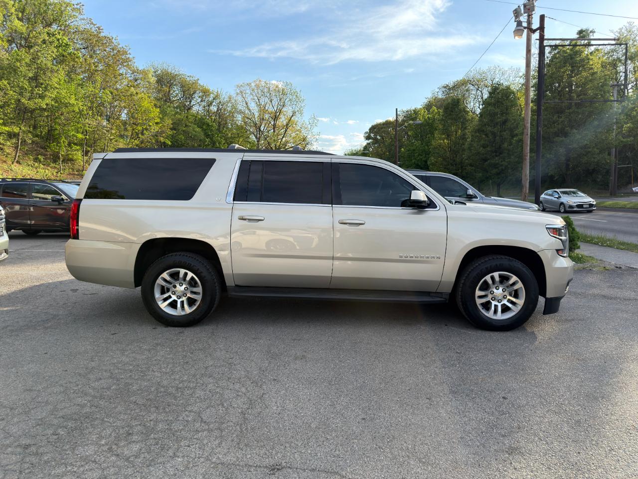 Chevrolet Suburban 4WD 4dr LT 2015