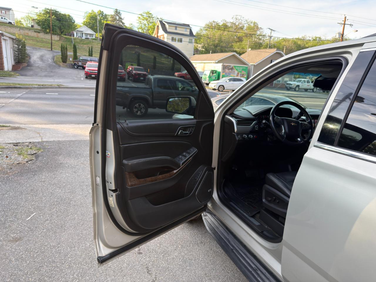 Chevrolet Suburban 4WD 4dr LT 2015