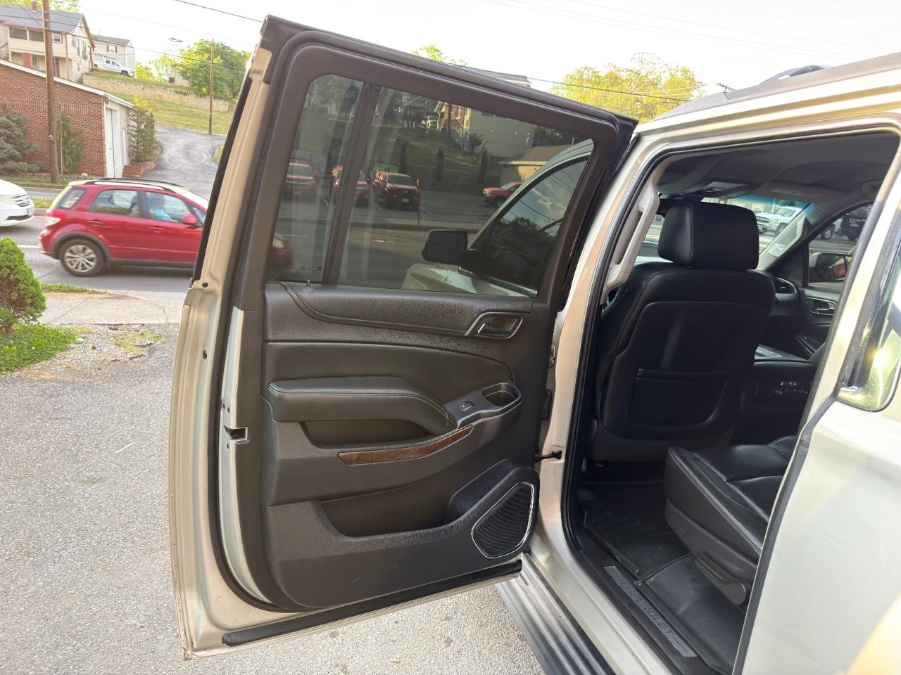 Chevrolet Suburban 4WD 4dr LT 2015