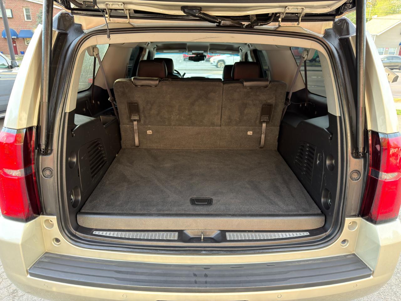 Chevrolet Suburban 4WD 4dr LT 2015