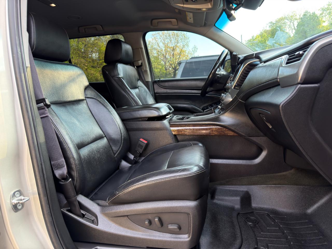 Chevrolet Suburban 4WD 4dr LT 2015