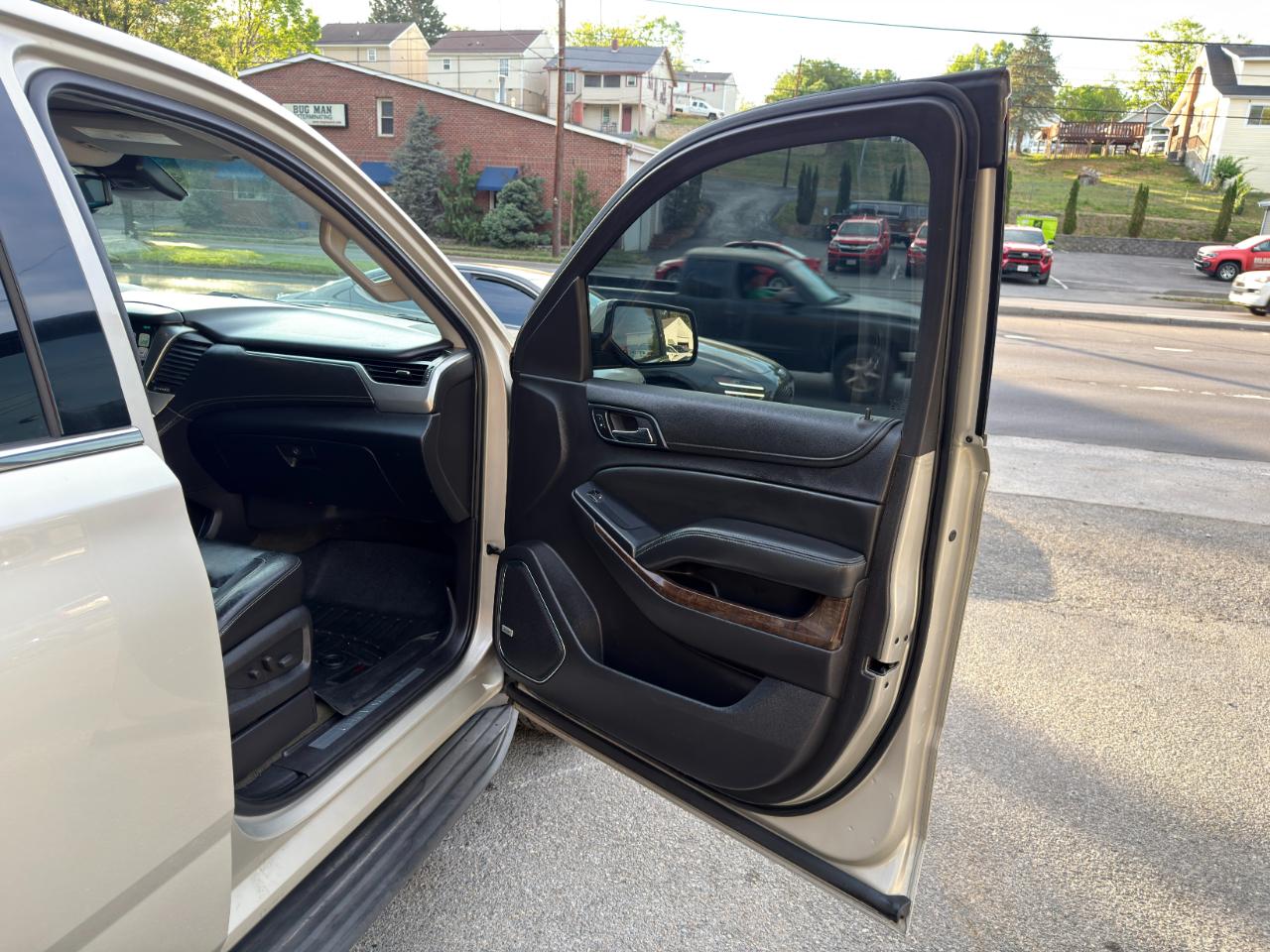 Chevrolet Suburban 4WD 4dr LT 2015