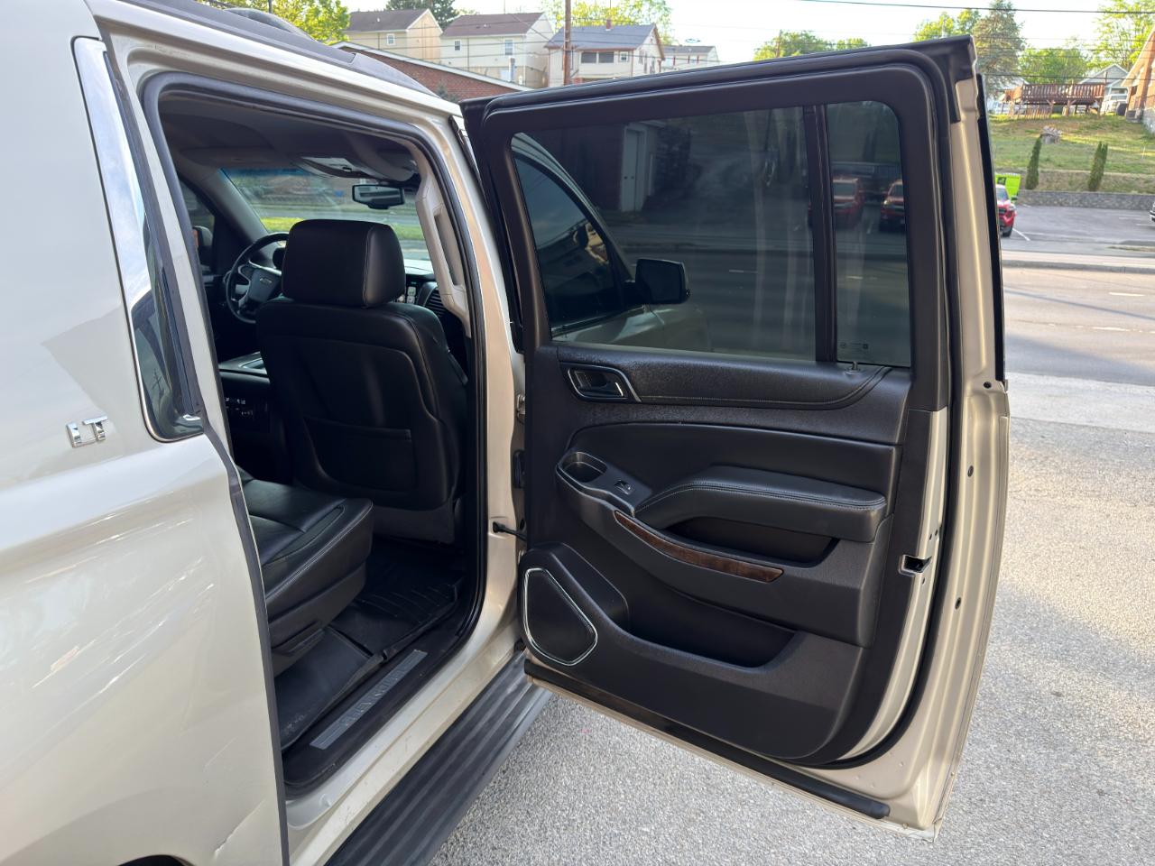 Chevrolet Suburban 4WD 4dr LT 2015