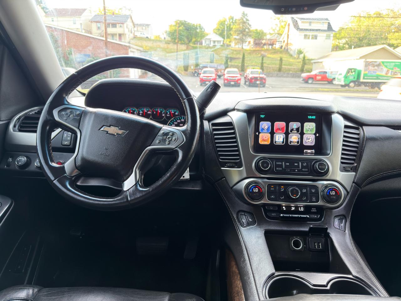 Chevrolet Suburban 4WD 4dr LT 2015