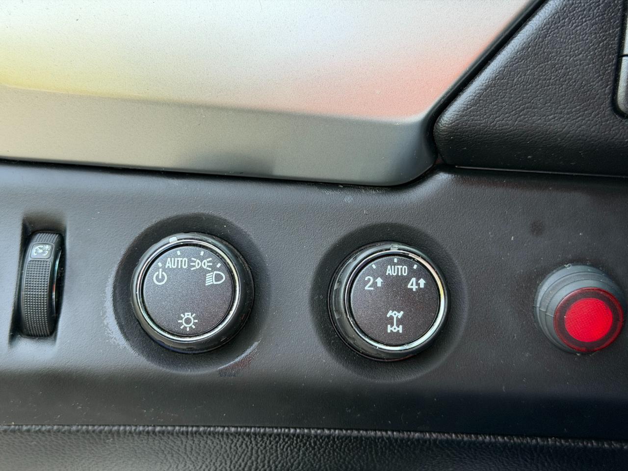 Chevrolet Suburban 4WD 4dr LT 2015