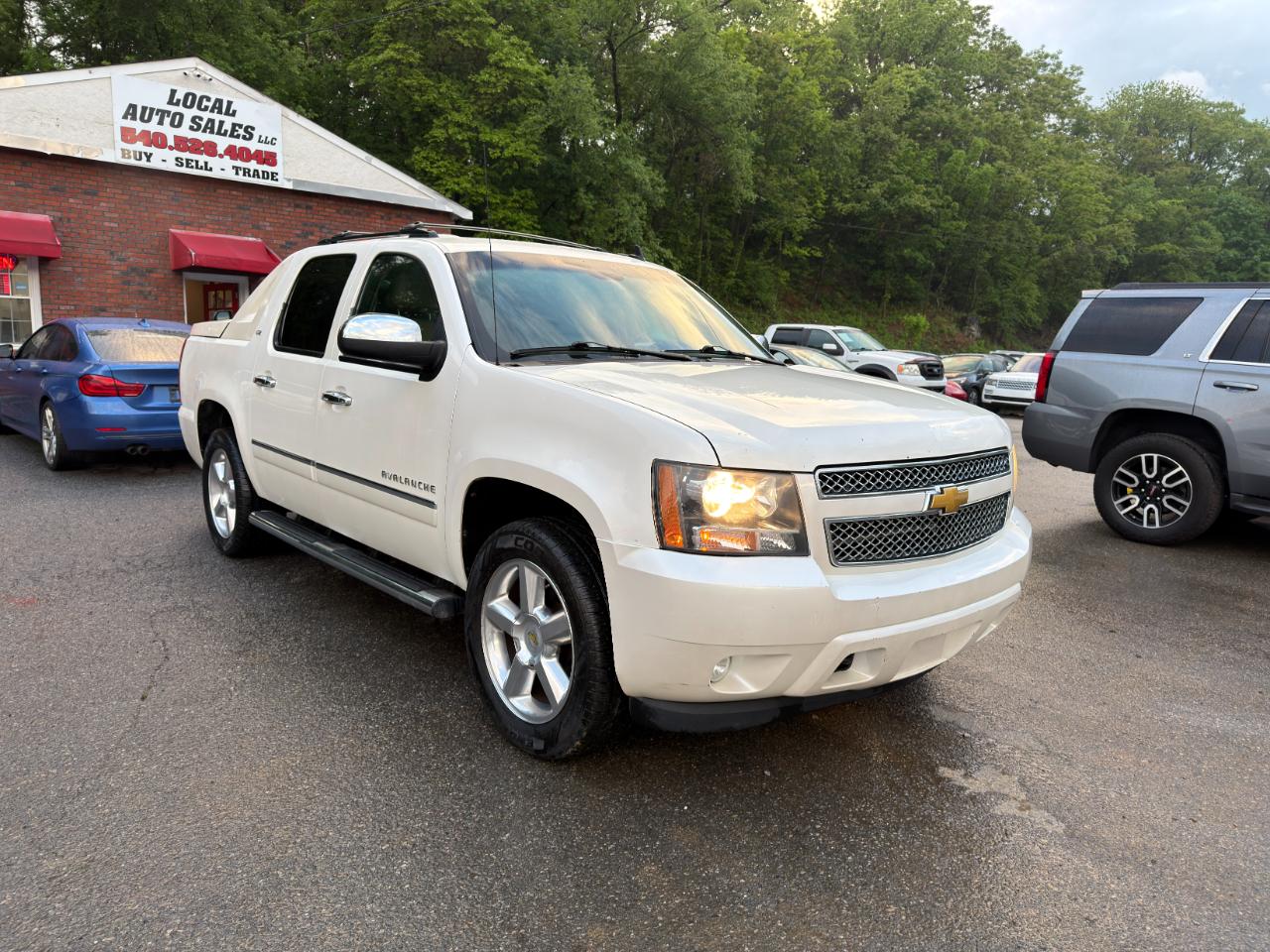 Chevrolet Avalanche 4WD Crew Cab LTZ 2012