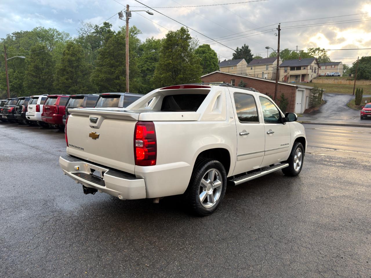 Chevrolet Avalanche 4WD Crew Cab LTZ 2012