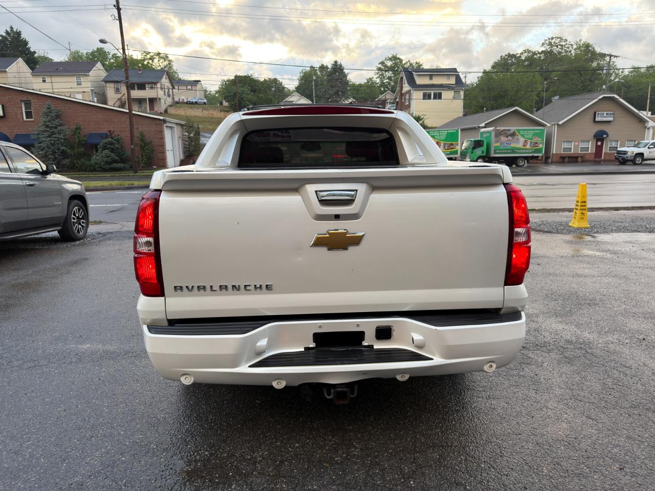 Chevrolet Avalanche 4WD Crew Cab LTZ 2012