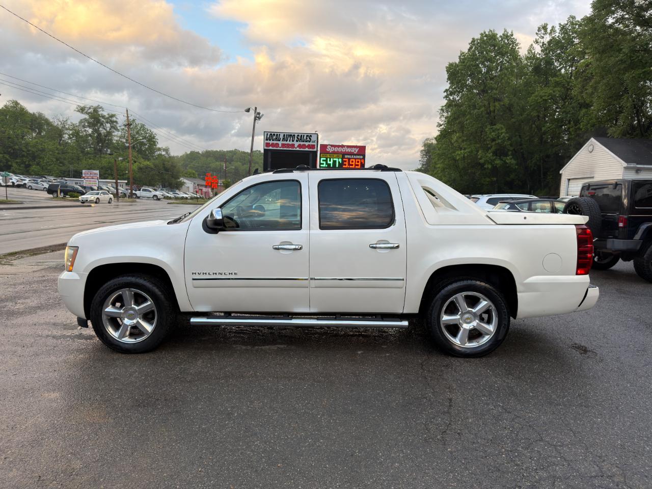 Chevrolet Avalanche 4WD Crew Cab LTZ 2012