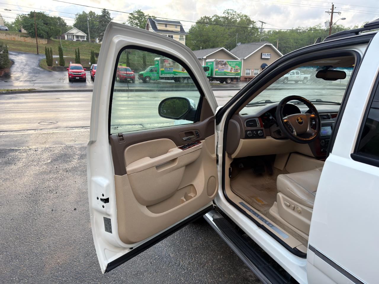 Chevrolet Avalanche 4WD Crew Cab LTZ 2012