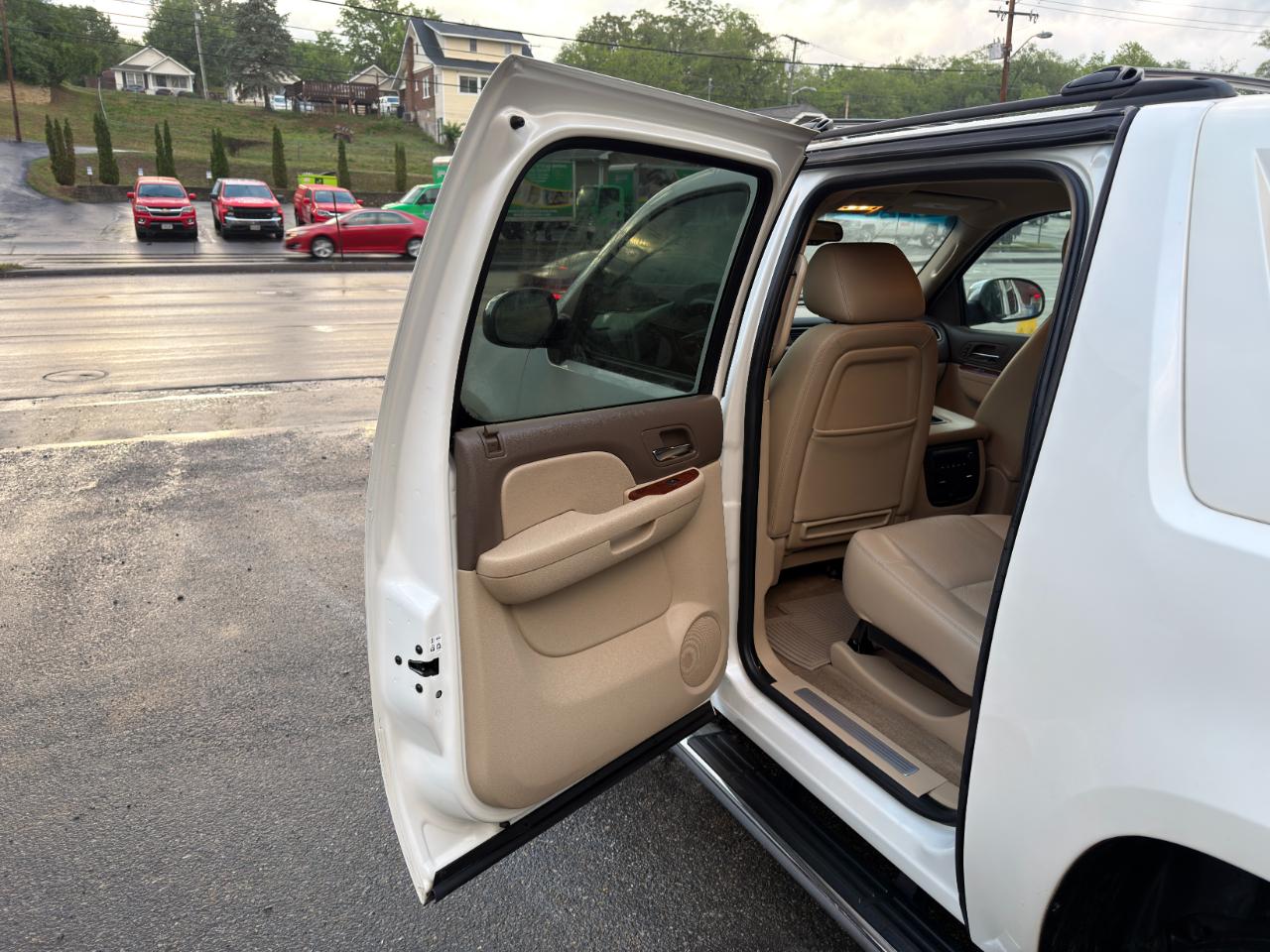 Chevrolet Avalanche 4WD Crew Cab LTZ 2012