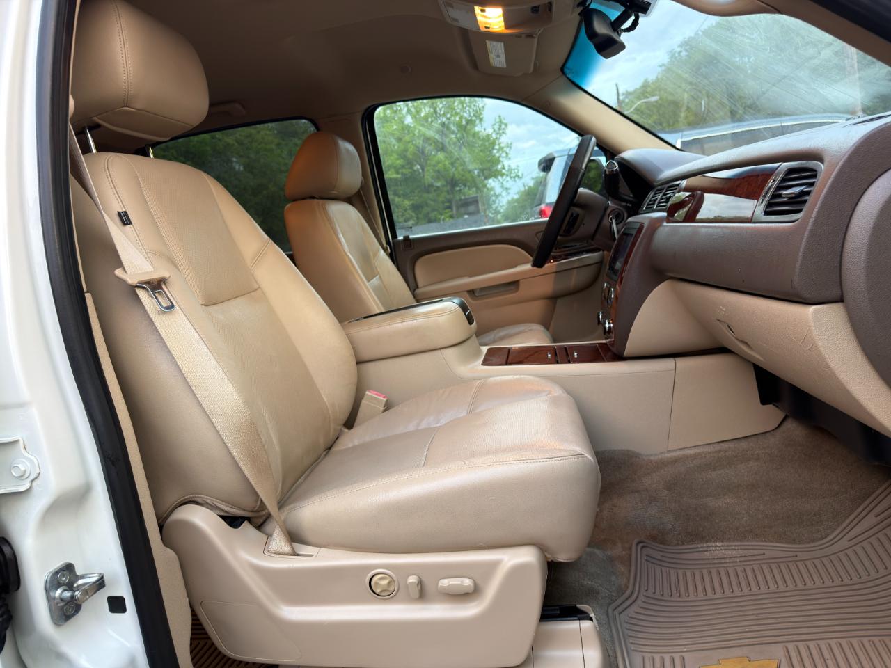 Chevrolet Avalanche 4WD Crew Cab LTZ 2012