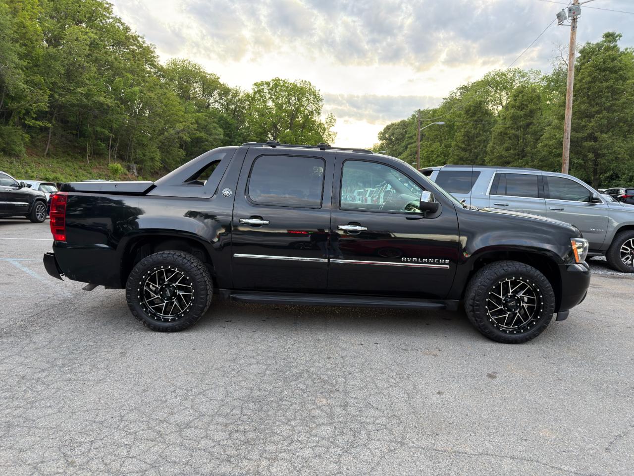 Chevrolet Avalanche 4WD Crew Cab LTZ 2013