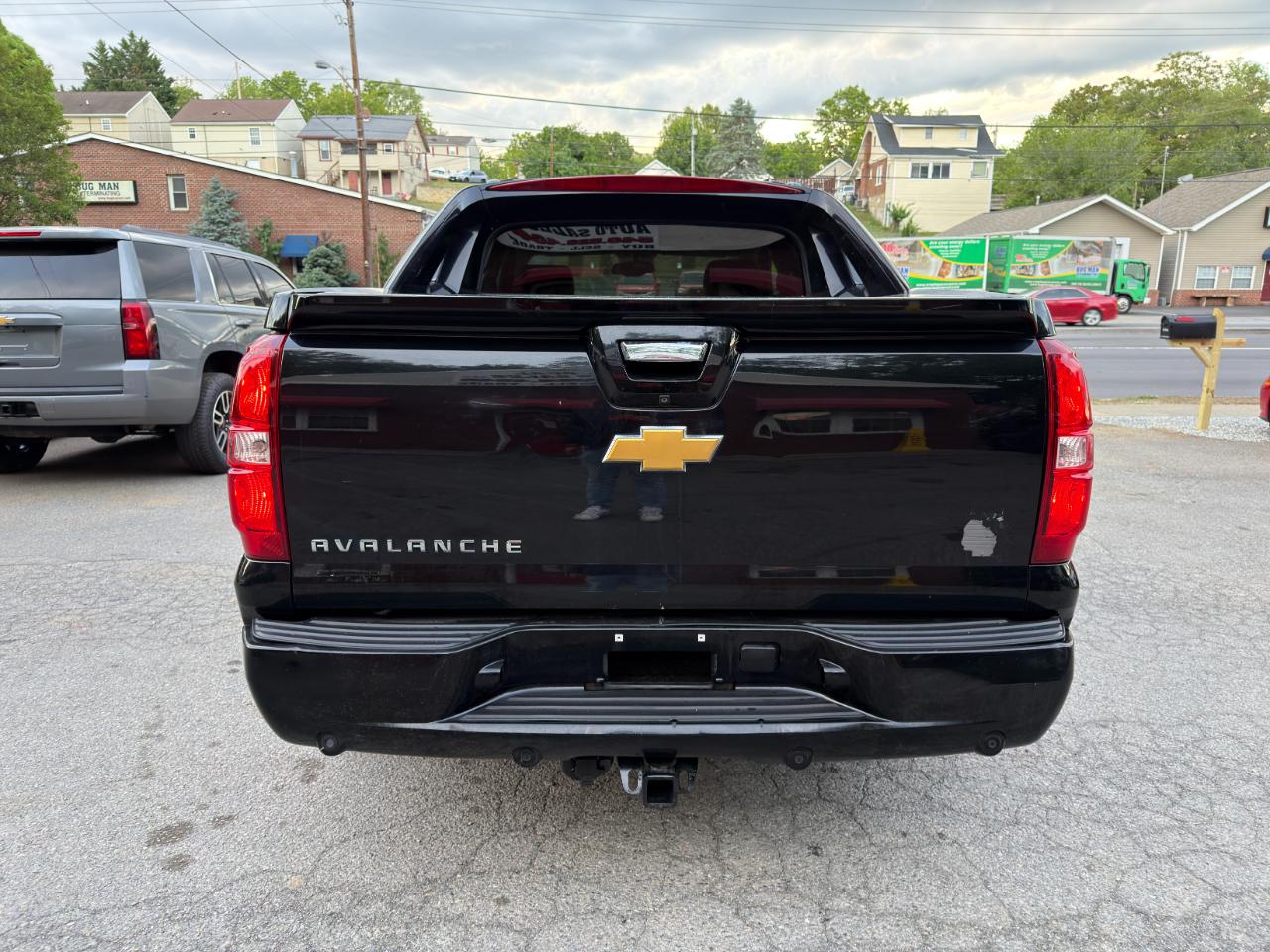 Chevrolet Avalanche 4WD Crew Cab LTZ 2013