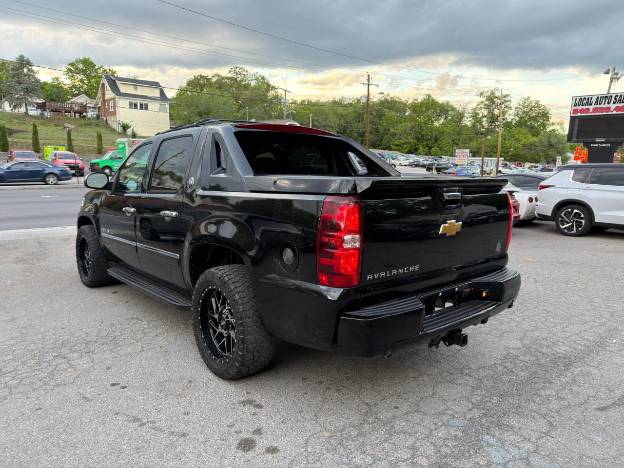 Chevrolet Avalanche 4WD Crew Cab LTZ 2013