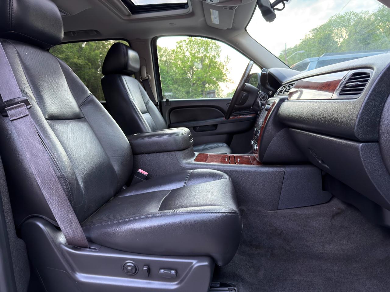 Chevrolet Avalanche 4WD Crew Cab LTZ 2013
