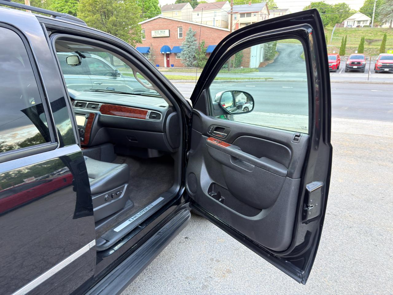 Chevrolet Avalanche 4WD Crew Cab LTZ 2013