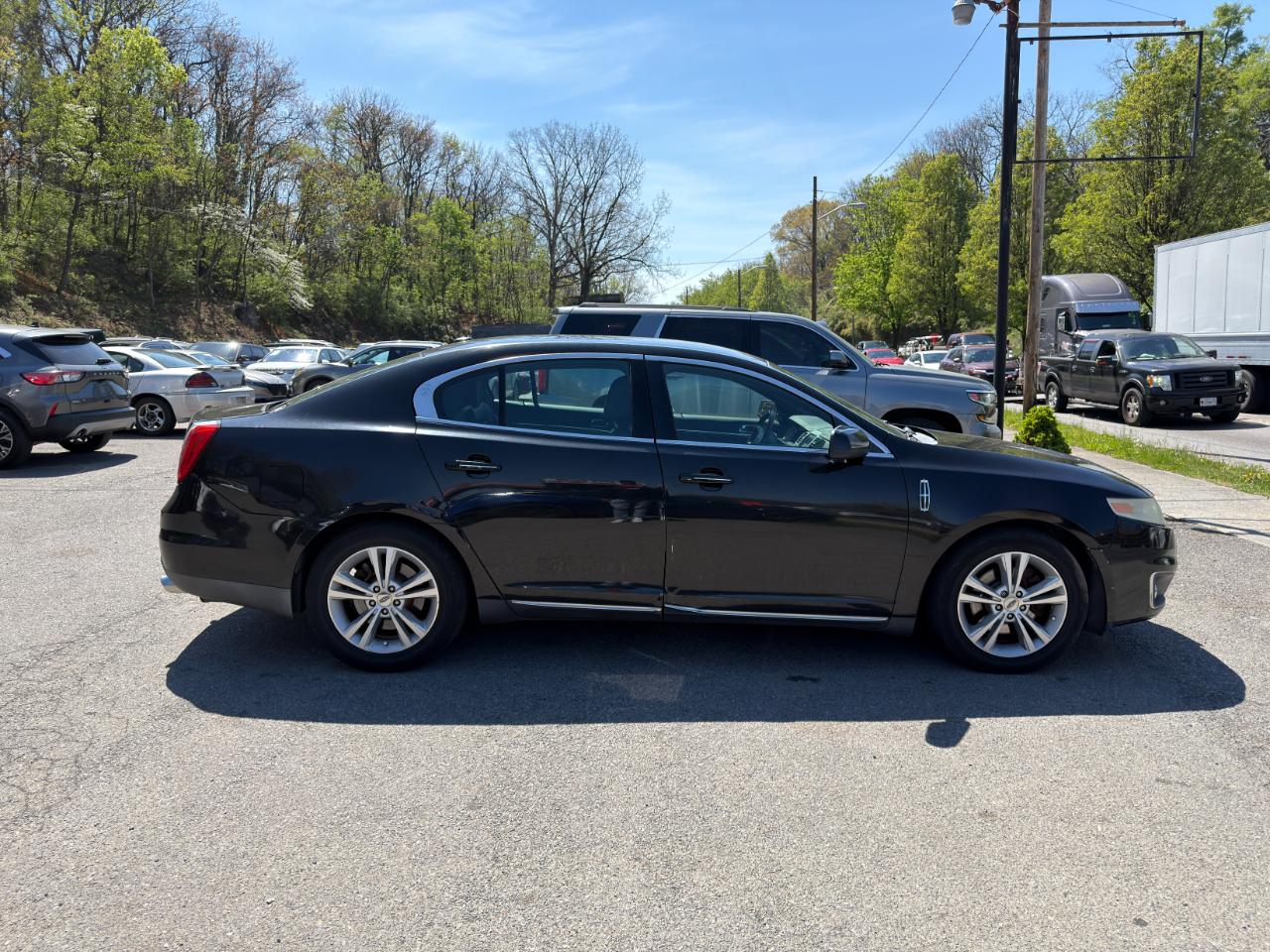 Lincoln MKS 4dr Sdn 3.7L FWD 2010