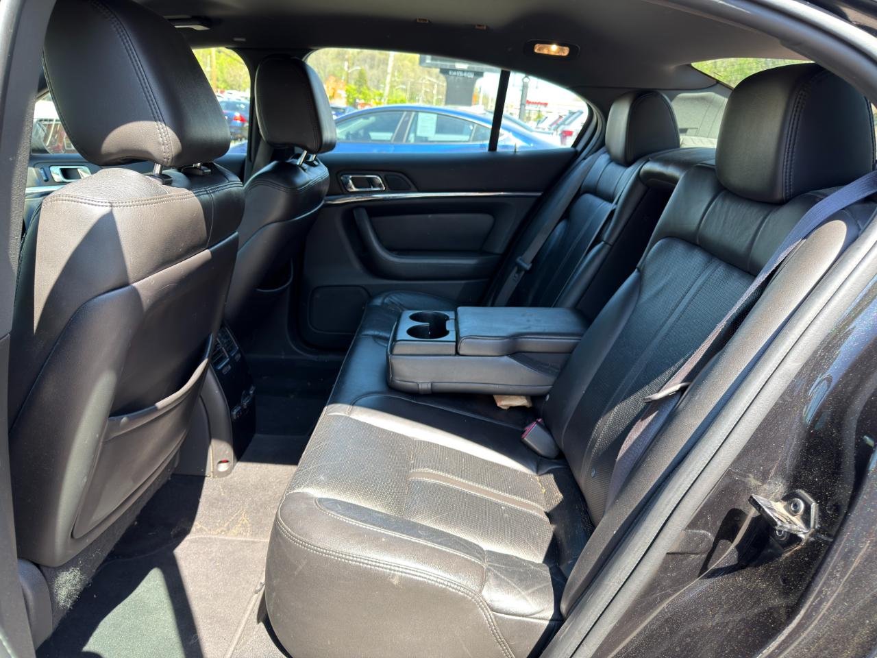 Lincoln MKS 4dr Sdn 3.7L FWD 2010