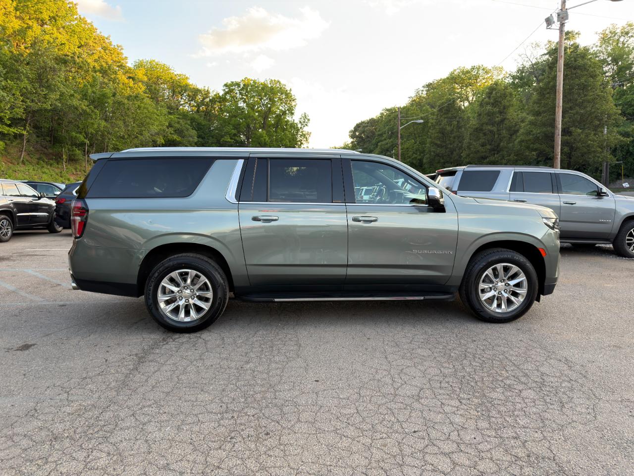 Chevrolet Suburban 2WD 4dr Premier 2023