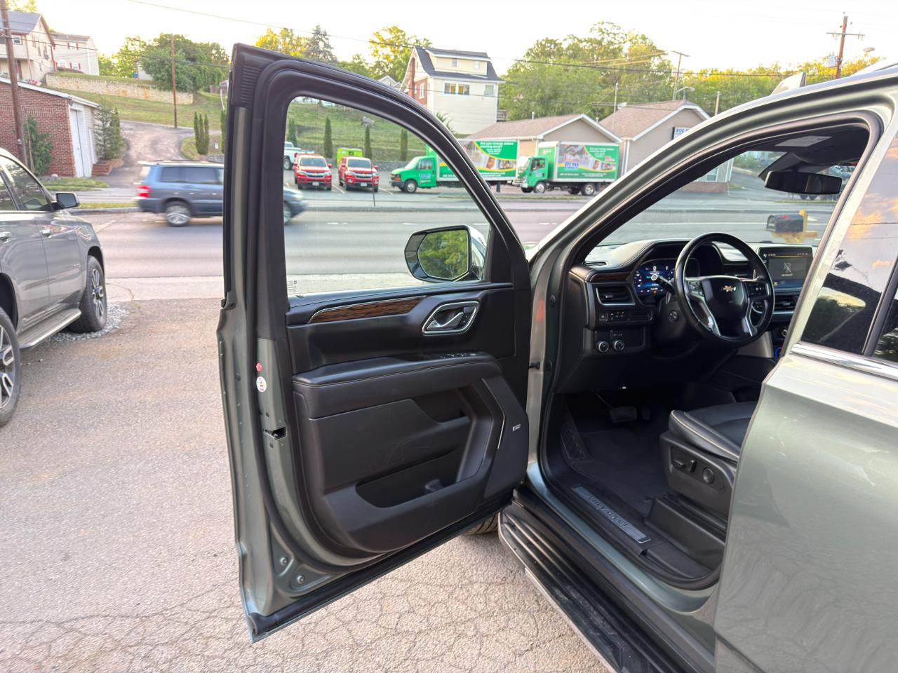 Chevrolet Suburban 2WD 4dr Premier 2023