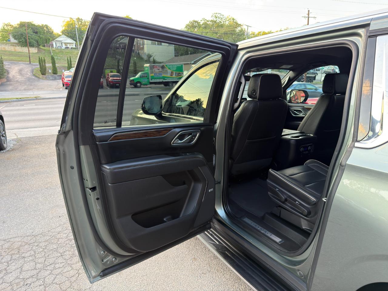 Chevrolet Suburban 2WD 4dr Premier 2023