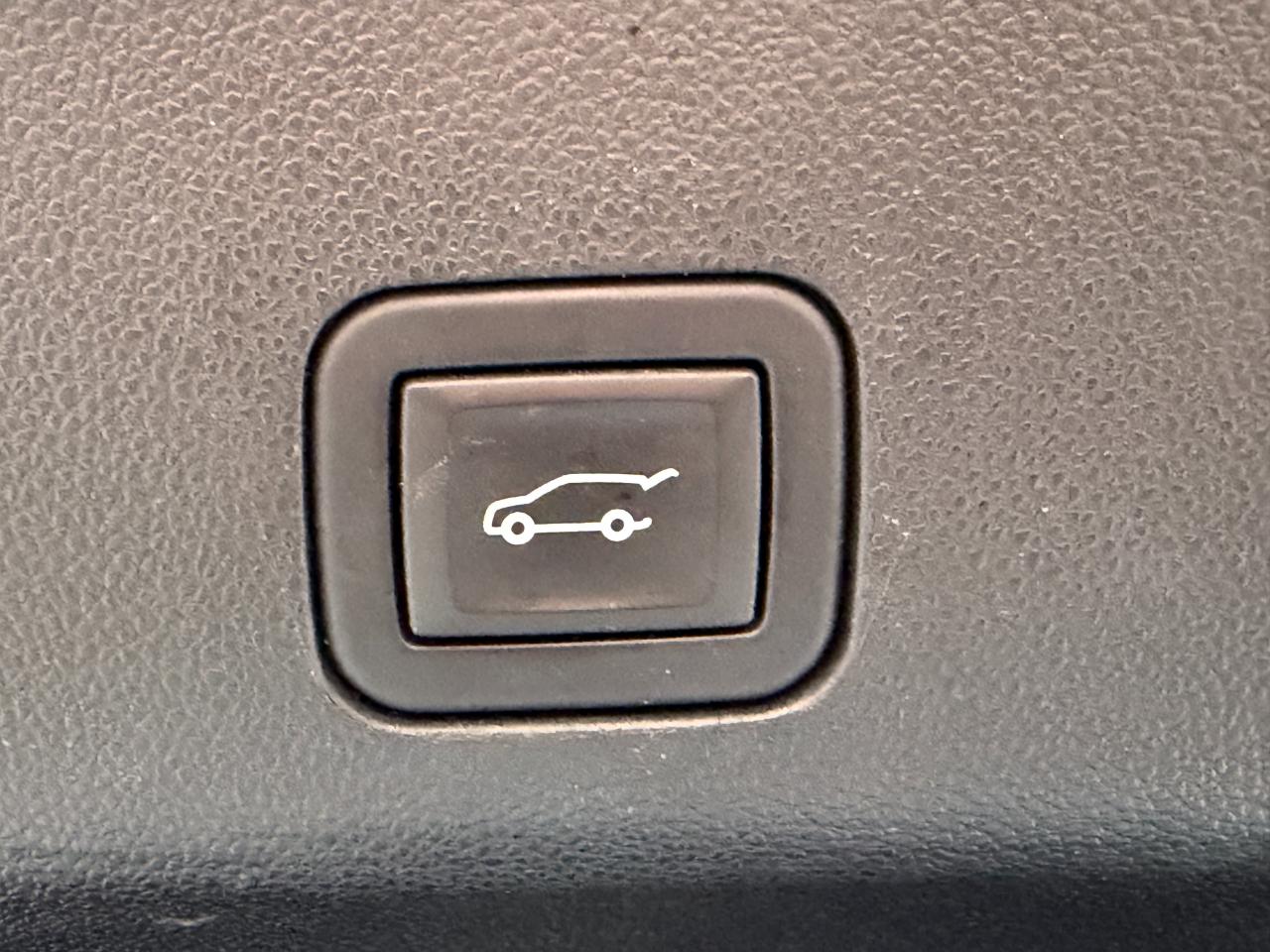 Chevrolet Suburban 2WD 4dr Premier 2023