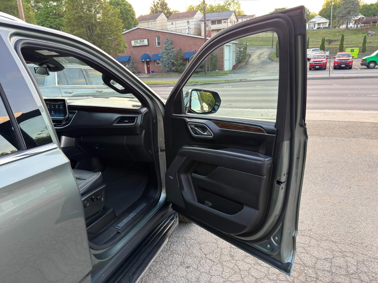 Chevrolet Suburban 2WD 4dr Premier 2023