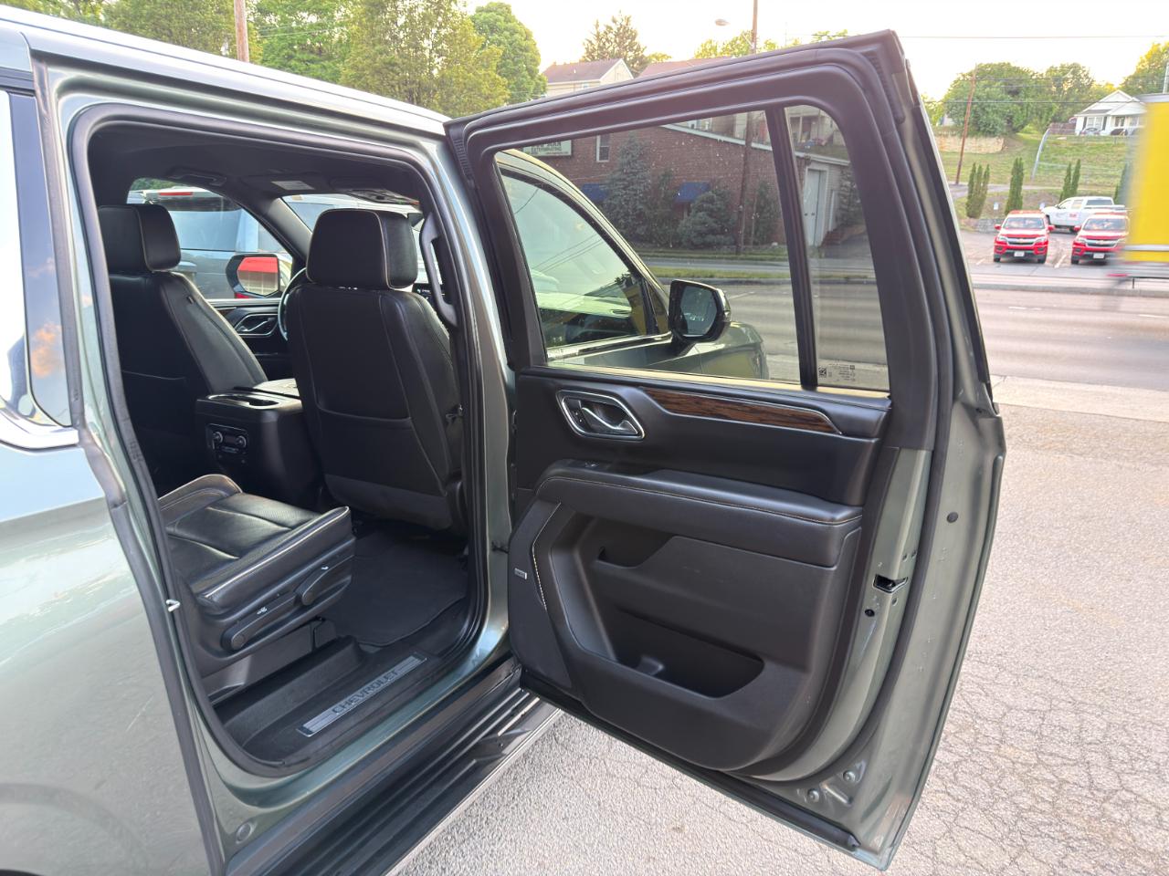 Chevrolet Suburban 2WD 4dr Premier 2023