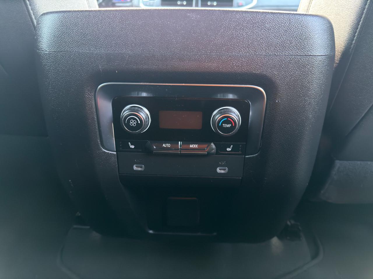 Chevrolet Suburban 2WD 4dr Premier 2023