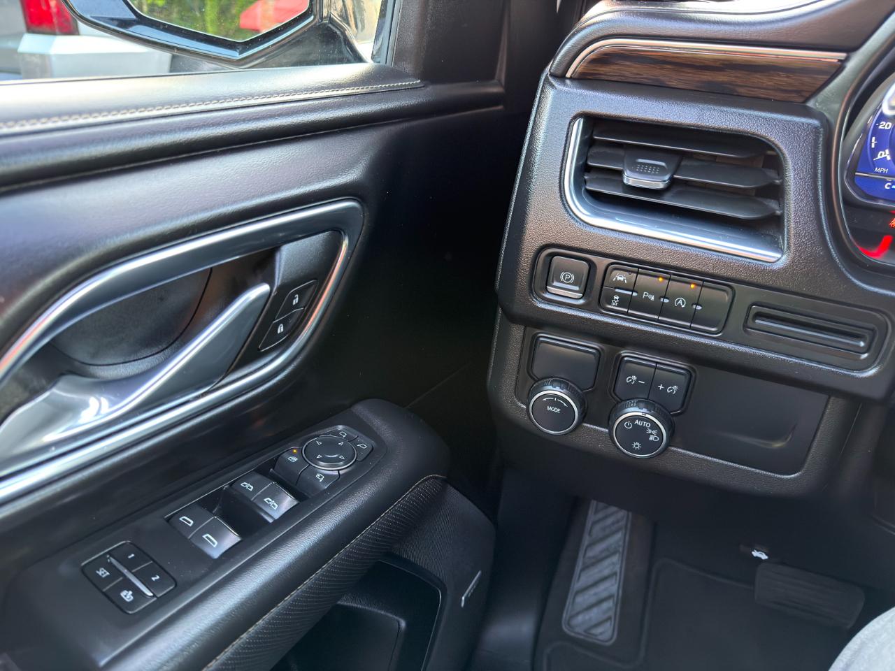 Chevrolet Suburban 2WD 4dr Premier 2023