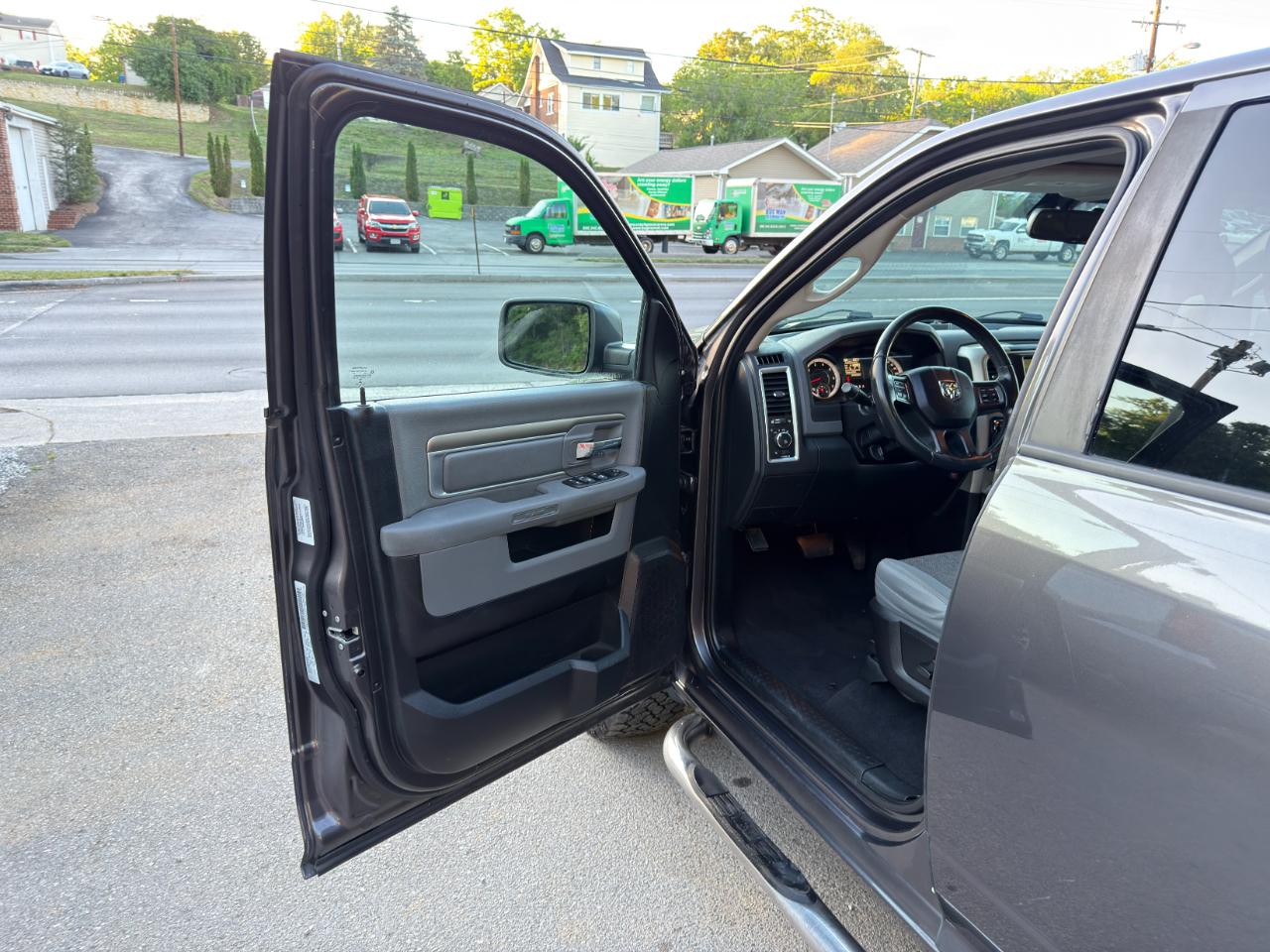 RAM 1500 4WD Quad Cab 140.5" Big Horn 2015