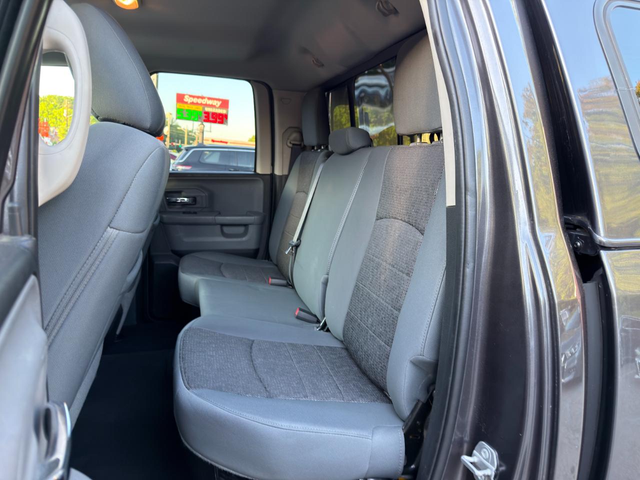 RAM 1500 4WD Quad Cab 140.5" Big Horn 2015