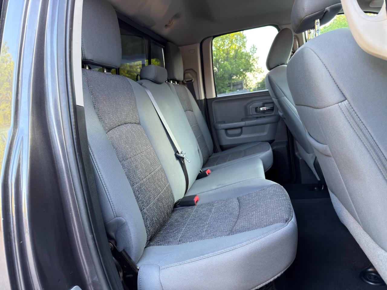 RAM 1500 4WD Quad Cab 140.5" Big Horn 2015