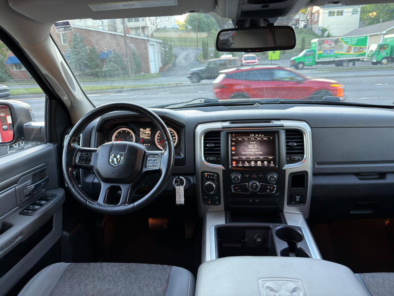 RAM 1500 4WD Quad Cab 140.5" Big Horn 2015
