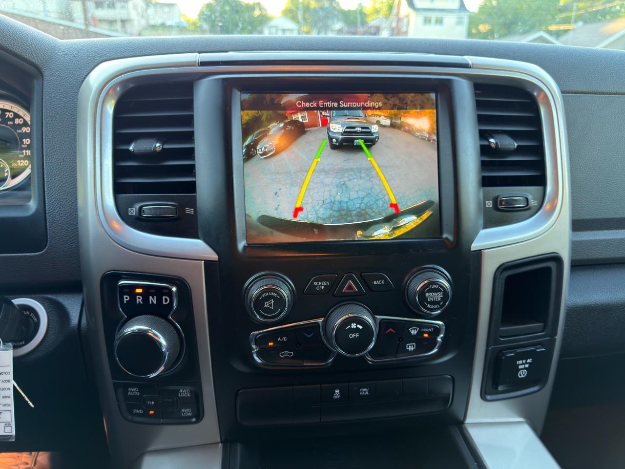 RAM 1500 4WD Quad Cab 140.5" Big Horn 2015