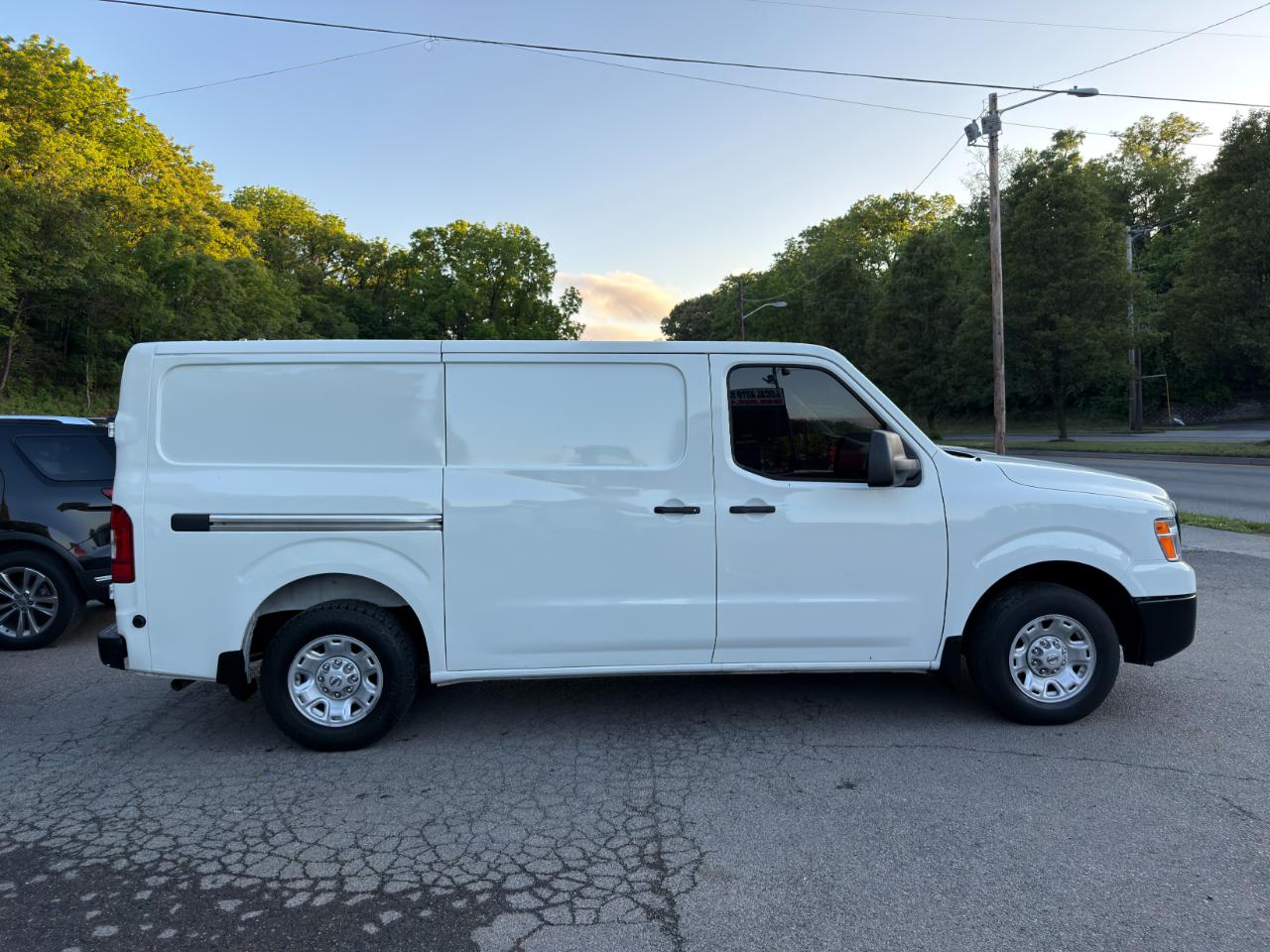 Nissan NV Cargo NV2500 HD Standard Roof V6 SV 2021
