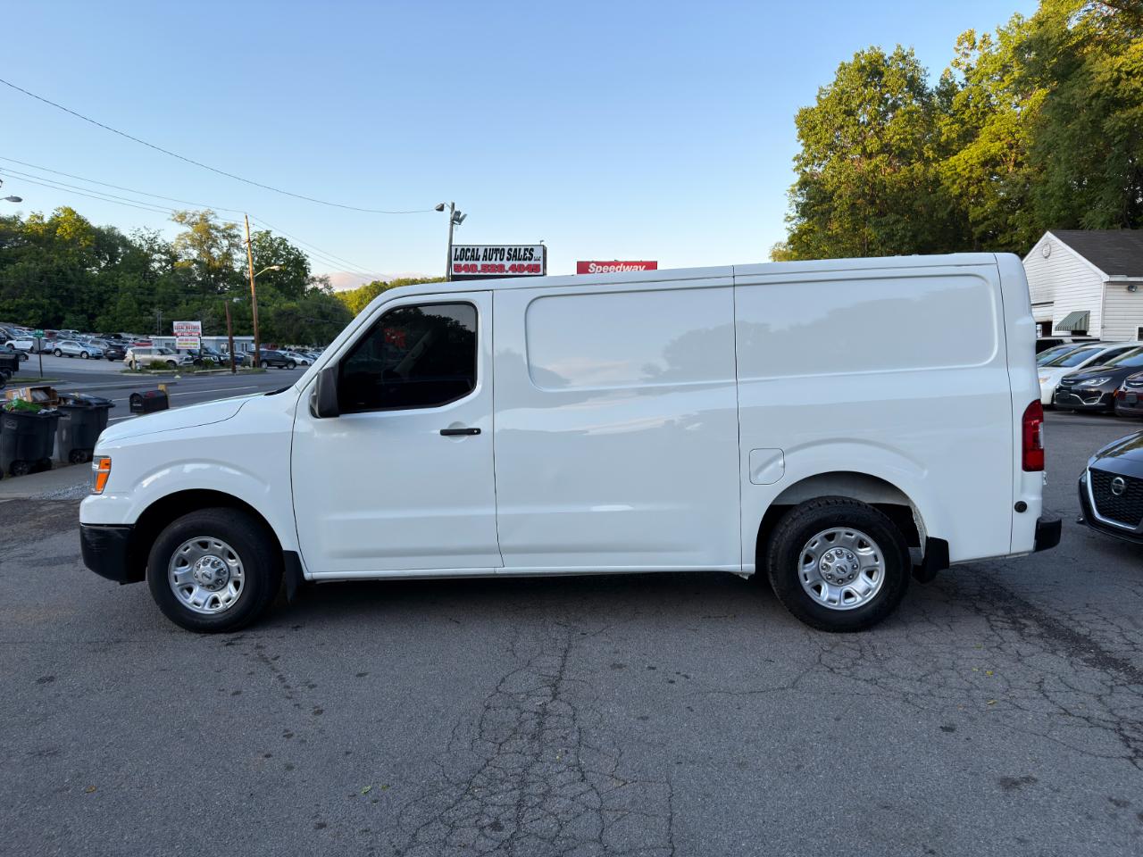 Nissan NV Cargo NV2500 HD Standard Roof V6 SV 2021