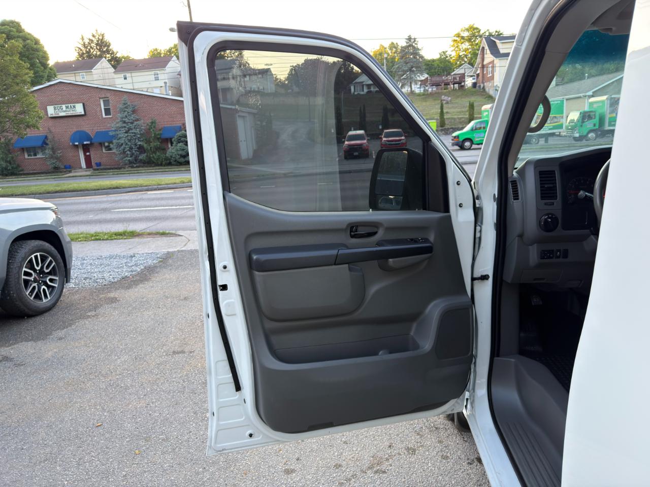 Nissan NV Cargo NV2500 HD Standard Roof V6 SV 2021