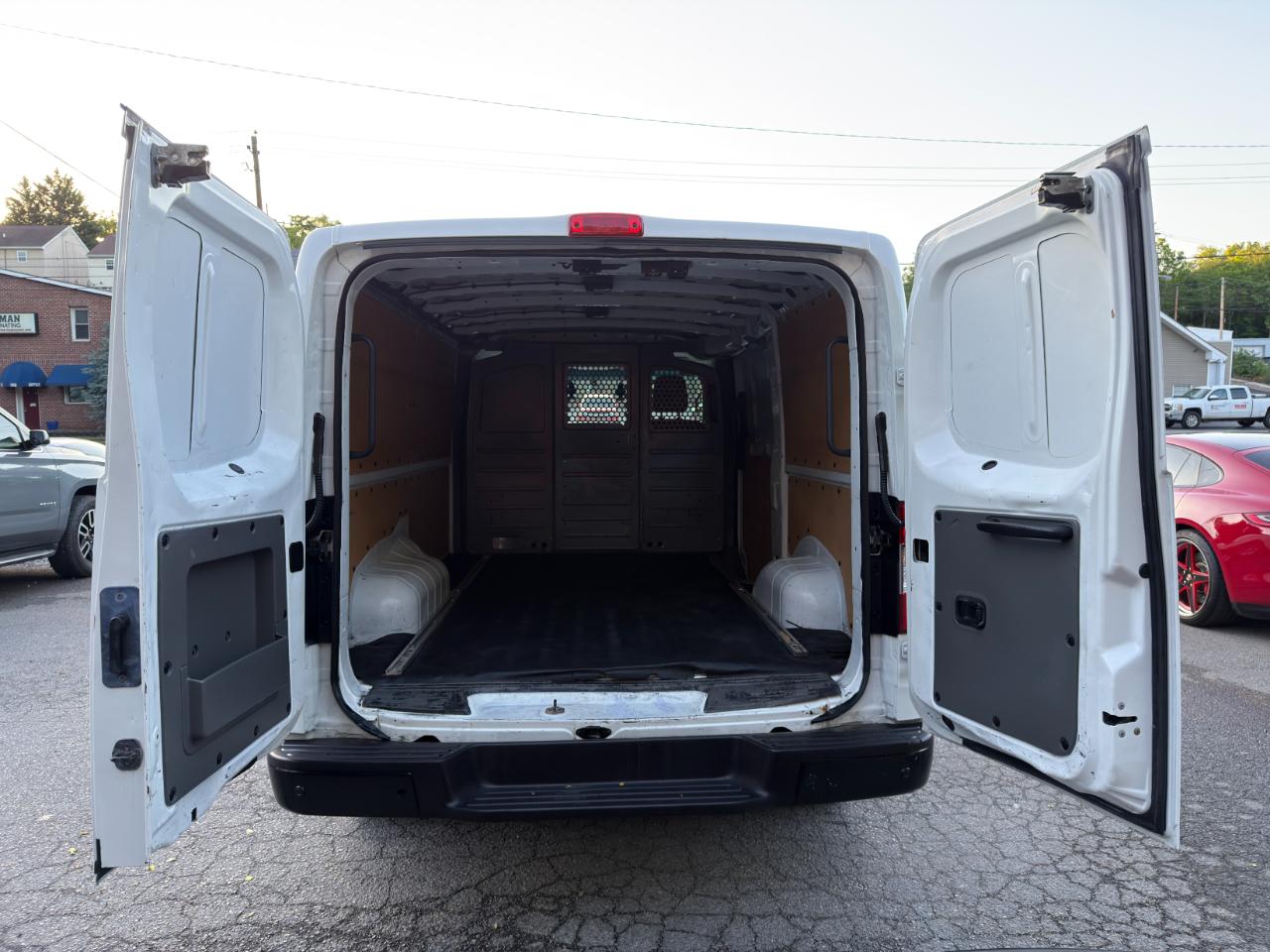 Nissan NV Cargo NV2500 HD Standard Roof V6 SV 2021